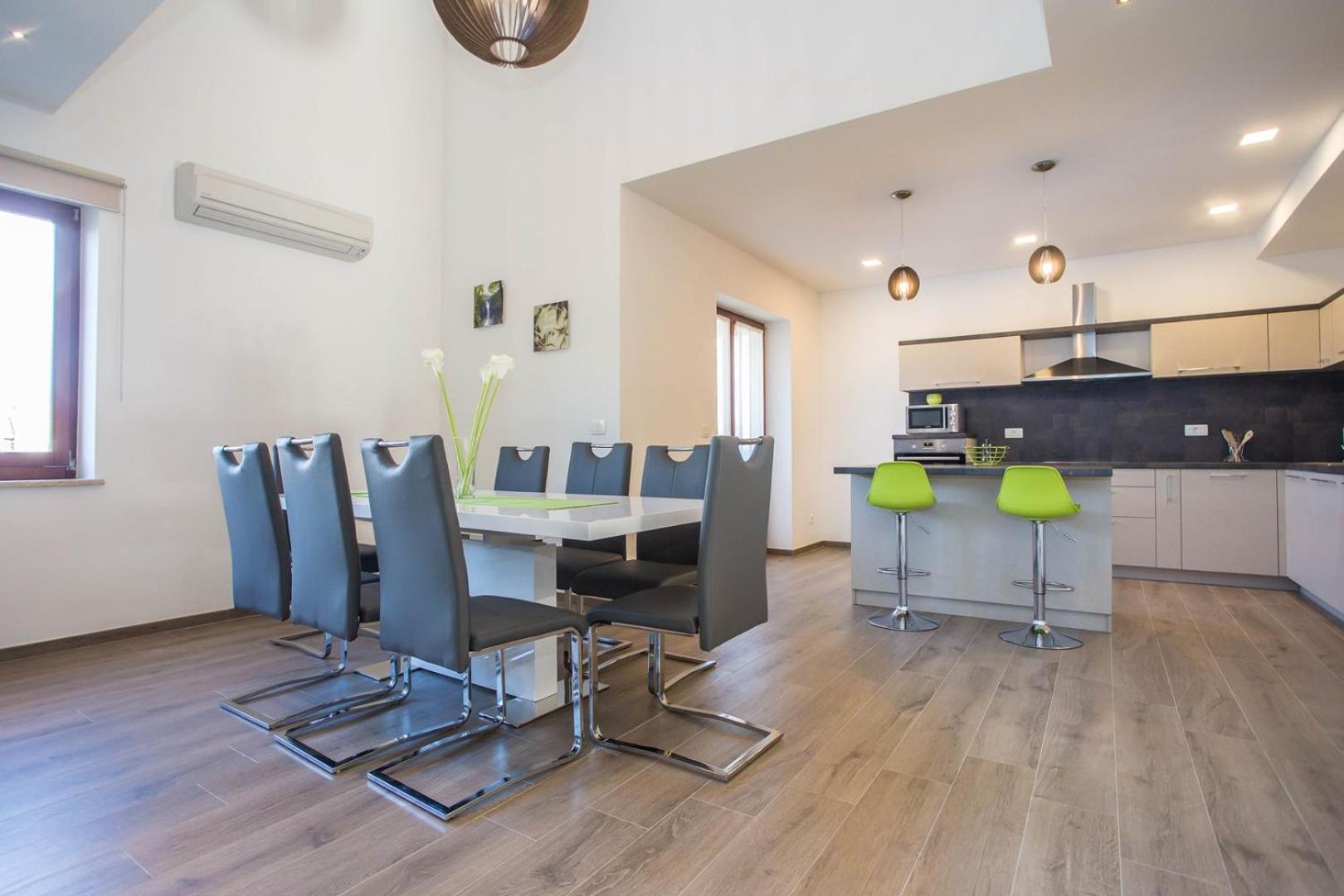 Three Bedroom Milohanic Iv *