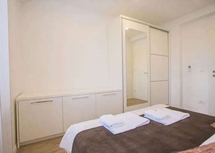 Three Bedroom Apartment Milohanic IV